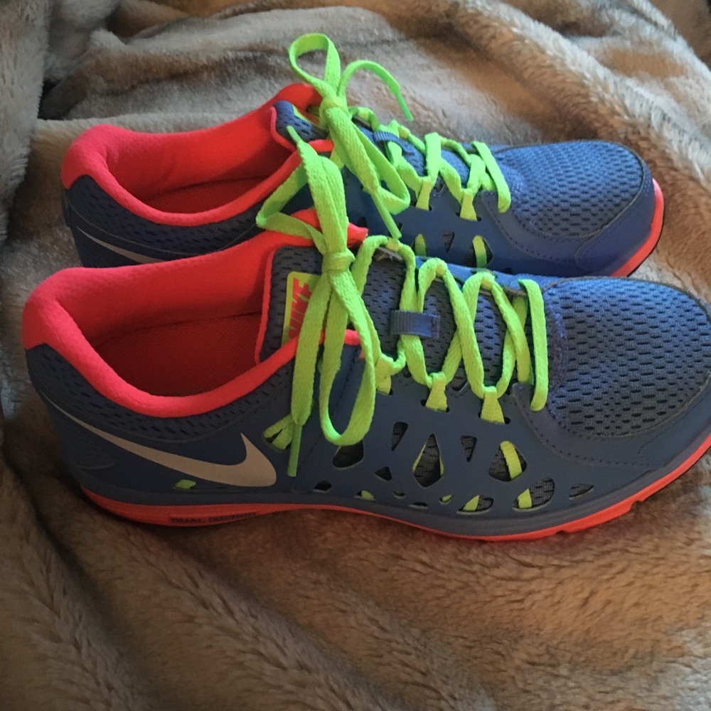 Nike Dual Fusion Sneakers